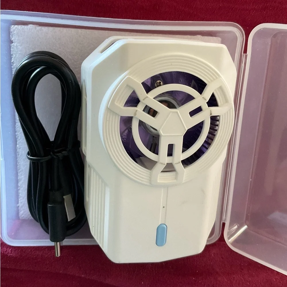 Portable Smartphone Cooler, Model S17. Great for Streaming and Gaming. NIB